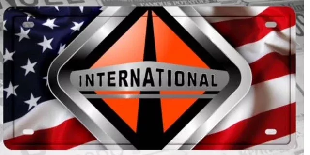 CHAPA (PLACA) DE LUJO INTERNATIONAL LOGO BANDERA