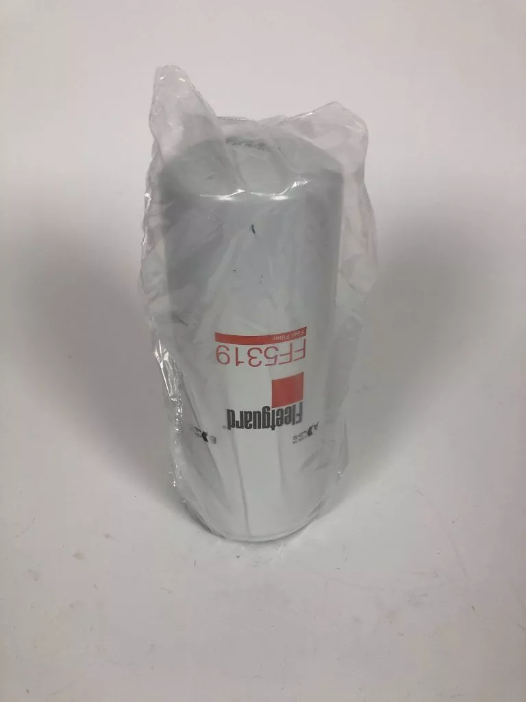 Fleetguard Fuel Filter for CAT engine applications. Replaces CAT 1R-0749