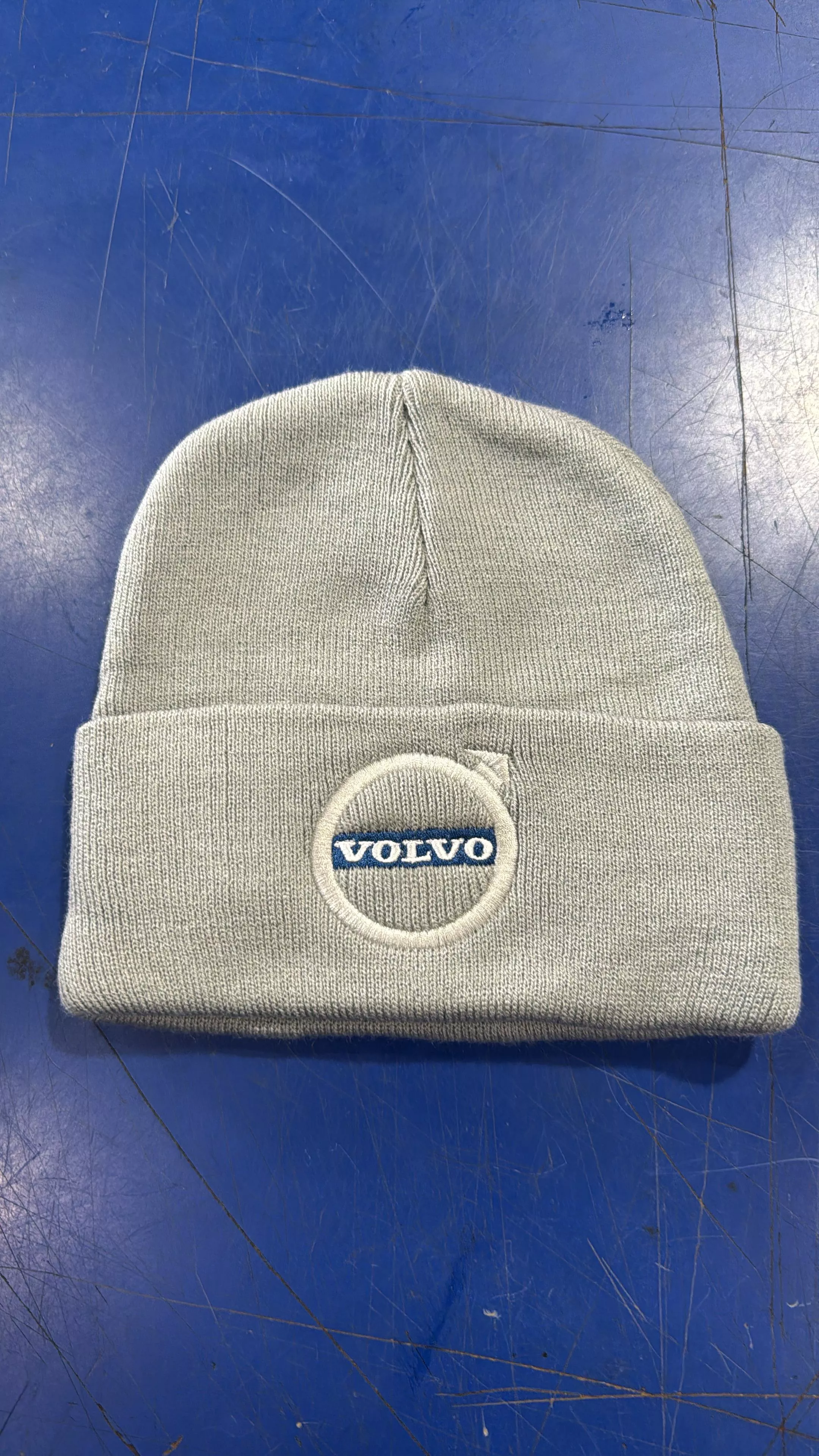 GORRO PARA EL FRIO VOLVO GRIS